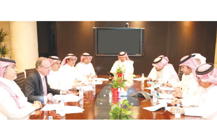 Saudi Minister of Housing Majid Al-Hugail, SABB Managing Director David Dew, and other senior executives from the bank, the Ministry of Housing and Real Estate Development Fund during the meeting