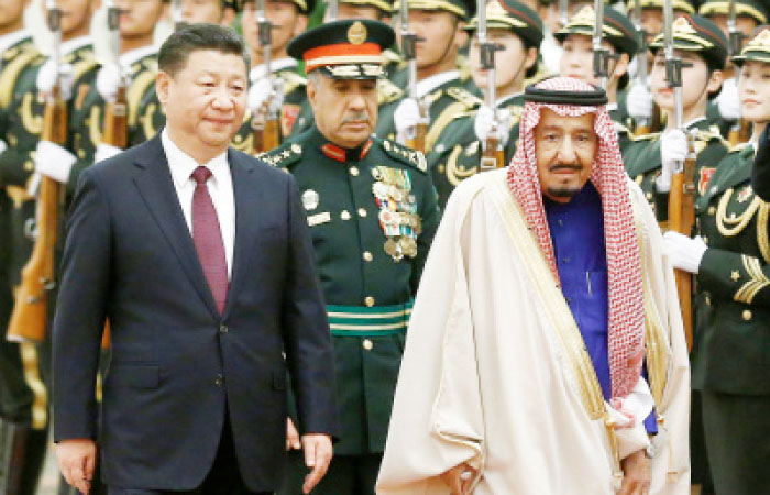 Custodian of the Two Holy Mosques King Salman and Chinese President Xi attend a welcoming ceremony at Beijing’s Great Hall of the People.