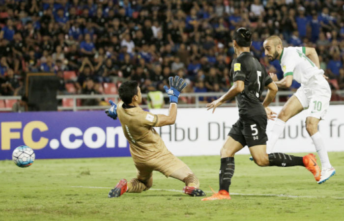 Mohammad Al-Sahlawi of Saudi Arabia shoots to score against Thailand during their World Cup qualifying match at Rajamangala National Stadium in Bangkok Thursday. — AP
