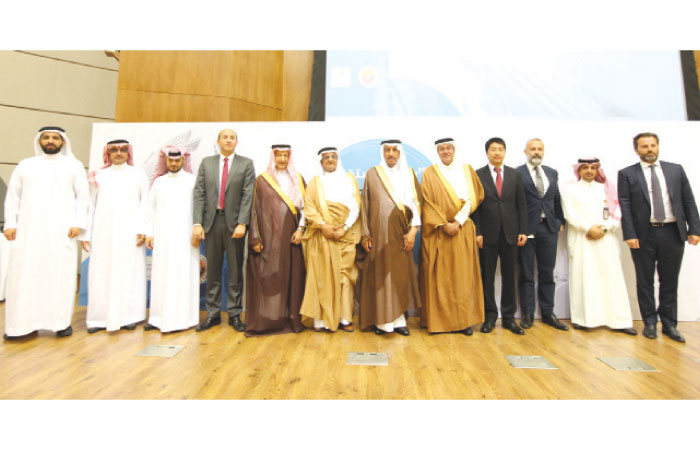 Prince Saud Bin Abdullah Bin Thunayyan Al-Saud, Chairman of RCJY; Minister of Communication and IT Dr. Mohammed Al-Suwaiyel; CITC Governor Dr. Abdulaziz Salem Al Rwais; Dr. Alaa Nassif, CEO of the Royal Commission of Yanbu;  Eng. Ahmed Aboudoma, Mobily Chief Executive Officer, and a number of Royal Commission, Mobily, and Bayanat leaders