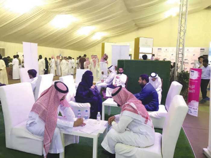 One-on-one counseling between entrepreneurs and experts at Talents Market at the Jeddah Chamber of Commerce. — Photo by Layan Damanhouri