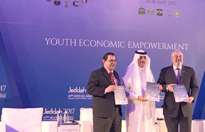 IDB President Dr, Bandar Hajjar and UNDP Assistant Secretary Magdy Martinez-Soliman launch a report that spells out the potential of Islamic finance for the achievement of SDGs. — Courtesy photo