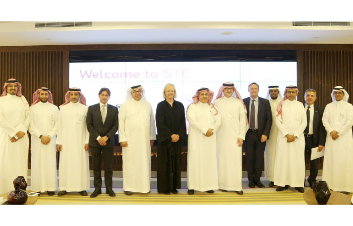 Hewlett Packard Enterprise CEO Meg Whitman meets with STC officials