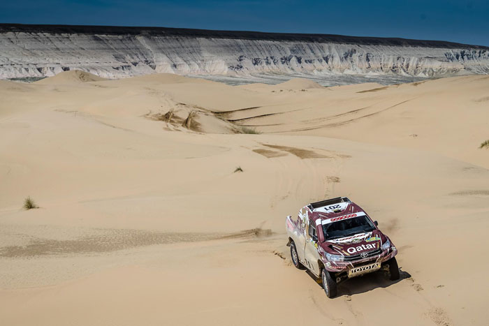 Nasser Saleh Al-Attiyah crosses the Kazakh dunescapes.