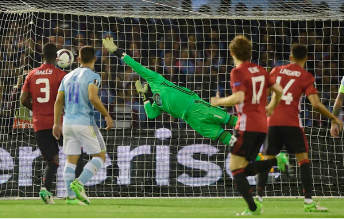 Celta Vigo’s goalkeeper Sergio Alvarez (C) fails to stop the goal scored by Manchester United’s forward Marcus Rashford during their UEFA Europa League semifinal first leg match at the Balaidos Stadium in Vigo Thursday. — AFP