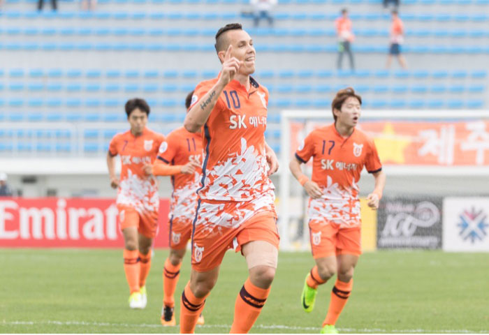 Jeju tops Urawa Red in opener