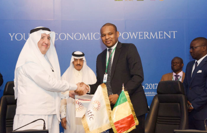 Dr. Boubou Cisse (right),  Minister of Economy and Finance of Mali, and Eng. Hani Salem Sonbol, Chief Executive Officer of ITFC, shake hands after the signing ceremony