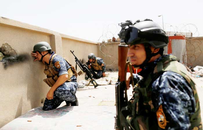 Members of the Iraqi Federal Police clash with Daesh militants in western Mosul. — Reuters