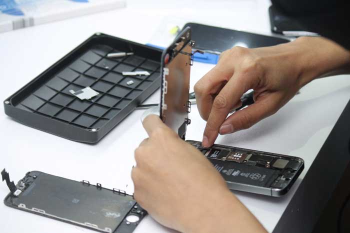 Many women prefer to replace their mobile phones rather than get these repaired for fear of data theft and misuse of photos by mobile repair shops. — Courtesy photo