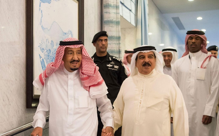 Custodian of the Two Holy Mosques King Salman receives Bahrain’s King Hamad Bin Isa Al Khalifa at Al-Salam Palace in Jeddah on Wednesday. – SPA