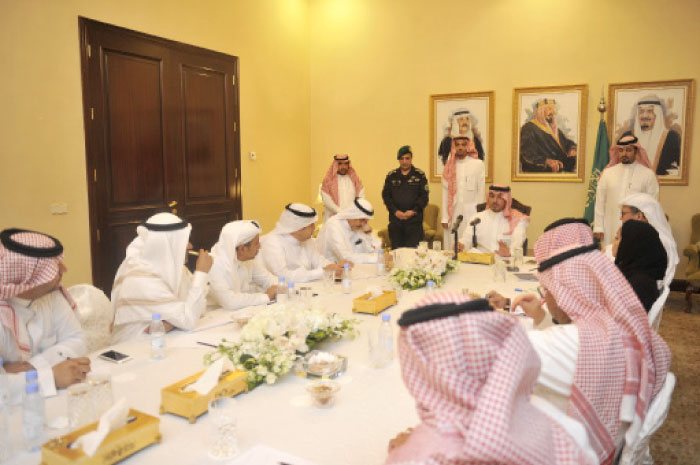 Prince Mansour Bin Muqrin chairs a meeting of the board of trustees of Prince Muqrin University in Madinah on Wednesday night.