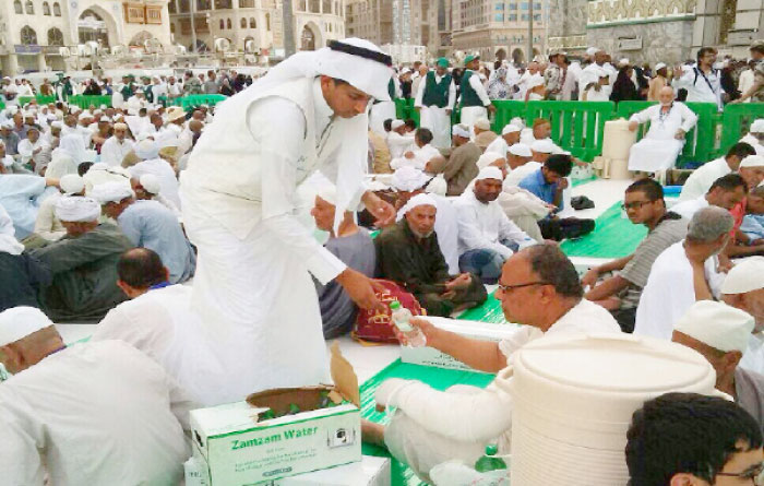 The joy of breaking fast at the Holy Mosques